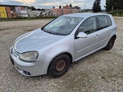 Silber Gebraucht 2004 VW Golf V Limousine | 700 € (Superpreis)