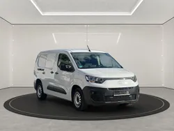 Weiß Gebraucht 2023 Fiat Doblò Van / Kleinbus | 18.950 € (Guter Preis)
