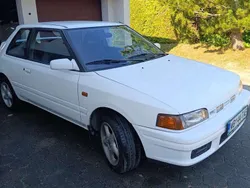 Weiß Gebraucht 1991 Mazda 323 Kleinwagen | 13.300 €