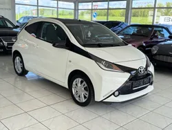 Weiß Gebraucht 2014 Toyota Aygo X-play Kleinwagen | 7.990 € (Fairer Preis)