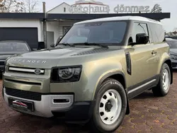 Pangea green (metallic) Gebraucht 2021 Land Rover Defender SUV | 49.900 € (Teuer)