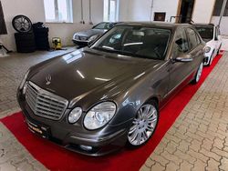 Grau Gebraucht 2007 Mercedes E220 Sport Limousine | 12.990 €