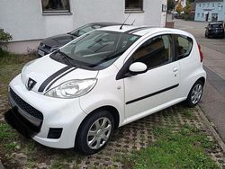 Weiß Gebraucht 2010 Peugeot 107 Kleinwagen | 3.000 € (Fairer Preis)