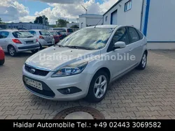 Silber Gebraucht 2010 Ford Focus Style Kleinwagen | 2.390 € (Guter Preis)