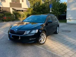 Schwarz Gebraucht 2018 Skoda Octavia Ambition Kombi | 13.680 € (Guter Preis)