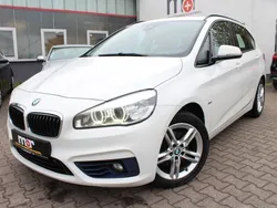 Weiß Gebraucht 2016 BMW 218 Active Tourer Sport Line Van / Kleinbus | 7.900 € (Teuer)