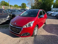 Rot Gebraucht 2016 Peugeot 208 Style Kleinwagen | 7.999 € (Fairer Preis)