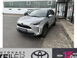 Schimmering silber metallic Neu 2025 Toyota Yaris Cross SUV | 31.460 € (Fairer Preis)