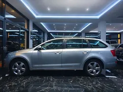 Silber Gebraucht 2016 Skoda Octavia Ambition Kombi | 7.700 € (Guter Preis)