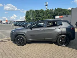 Grau Gebraucht 2023 Jeep Compass SUV | 33.895 € (Etwas zu teuer)