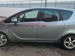 Silber Gebraucht 2012 Opel Meriva Innovation Van / Kleinbus | 3.900 € (Guter Preis)
