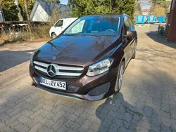 Braun Gebraucht 2017 Mercedes B220 Van / Kleinbus | 14.999 € (Guter Preis)
