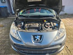 Grau Gebraucht 2010 Peugeot 207 Limousine | 3.000 € (Etwas zu teuer)