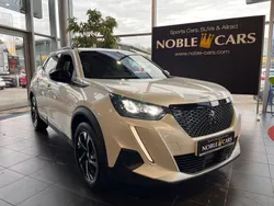 Perlmutt weiß Gebraucht 2023 Peugeot 2008 Allure SUV | 20.990 €