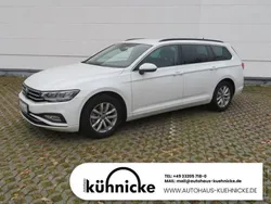 Pure white Gebraucht 2021 VW Passat Kombi | 27.980 € (Teuer)