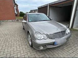 Silber Gebraucht 2005 Mercedes C200 Limousine | 2.100 €