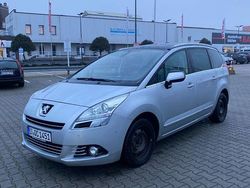 Grau Gebraucht 2010 Peugeot 5008 Van / Kleinbus | 3.499 € (Superpreis)
