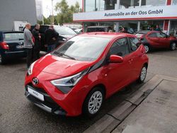Rot Gebraucht 2019 Toyota Aygo X-play Kleinwagen | 11.990 € (Teuer)