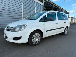 Weiß Gebraucht 2009 Opel Zafira Selection Van / Kleinbus | 1.490 € (Superpreis)
