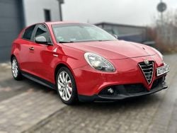 Rot Gebraucht 2015 Alfa Romeo Giulietta Quadrifoglio Verde Limousine | 14.479 € (Fairer Preis)