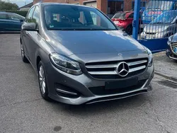 Grau Gebraucht 2017 Mercedes B180 Van / Kleinbus | 15.900 € (Fairer Preis)