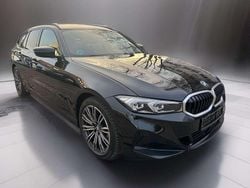 Saphirschwarz Gebraucht 2023 BMW 320 Kombi | 29.980 € (Guter Preis)