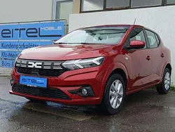 Rot ( kalaharirot) Gebraucht 2023 Dacia Sandero Expression Kleinwagen | 16.450 € (Guter Preis)