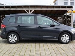 Grau Gebraucht 2020 VW Touran Van / Kleinbus | 23.690 € (Guter Preis)
