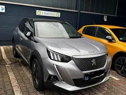 Grau Gebraucht 2022 Peugeot e-2008 GT SUV | 18.000 € (Superpreis)