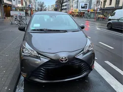 Grau Gebraucht 2018 Toyota Yaris Kleinwagen | 10.400 € (Fairer Preis)
