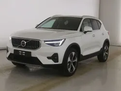 Crystal white metallic Gebraucht 2023 Volvo XC40 Plus SUV | 32.490 € (Guter Preis)