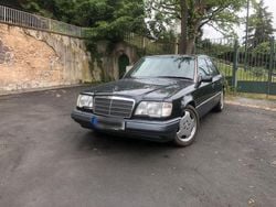 Schwarz Gebraucht 1993 Mercedes E420 Limousine | 24.900 €