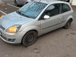 Silber Gebraucht 2006 Ford Fiesta Kleinwagen | 1.700 €