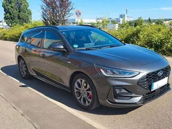 Grau Gebraucht 2022 Ford Focus ST-Line Kombi | 19.250 € (Guter Preis)