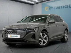 Grau Gebraucht 2024 Audi Q8 e-tron SUV | 55.849 € (Fairer Preis)