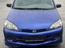 Blau Gebraucht 2004 Daihatsu YRV Van / Kleinbus | 390 €