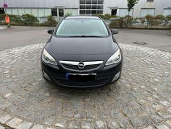 Schwarz Gebraucht 2011 Opel Astra Design Edition Kombi | 2.900 € (Guter Preis)