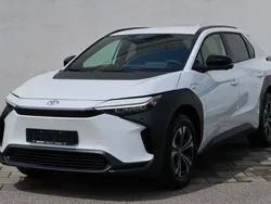Platinumweiß perleffekt Gebraucht 2024 Toyota bZ4X Comfort SUV | 33.990 € (Fairer Preis)