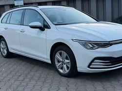 Weiß Gebraucht 2023 VW Golf VIII Move Kombi | 23.200 € (Superpreis)