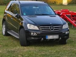 Schwarz Gebraucht 2007 Mercedes ML420 SUV | 11.399 €