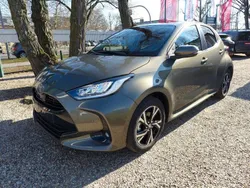 Braun Neu 2025 Toyota Yaris Hybrid Limousine | 23.980 € (Guter Preis)