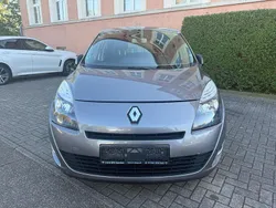 Grau Gebraucht 2010 Renault Mégane III Van / Kleinbus | 3.650 € (Etwas zu teuer)