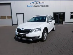 Weiß Gebraucht 2020 Skoda Octavia Scout 4x4 Kombi | 20.980 € (Superpreis)