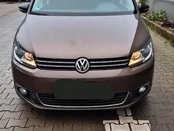 Braun Gebraucht 2012 VW Touran Van / Kleinbus | 9.499 € (Etwas zu teuer)
