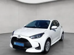 Weiß Neu 2025 Toyota Yaris Hybrid Business Edition Limousine | 23.990 €