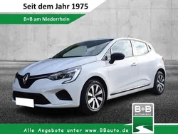 Weiß Gebraucht 2022 Renault Clio V Equilibre Limousine | 12.389 € (Fairer Preis)