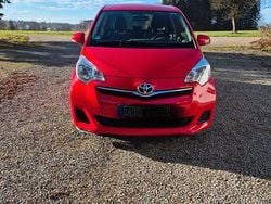 Rot Gebraucht 2013 Toyota Verso-S Multidrive S Van / Kleinbus | 8.990 € (Fairer Preis)