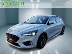 Metropolisweiß metallic Gebraucht 2020 Ford Focus ST-Line Limousine | 16.960 € (Fairer Preis)