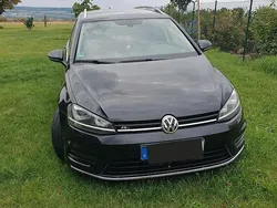 Schwarz Gebraucht 2016 VW Golf VII R-line Kombi | 11.990 €