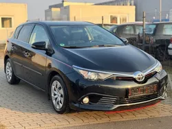 Schwarz Gebraucht 2016 Toyota Auris Comfort Limousine | 11.990 € (Etwas zu teuer)